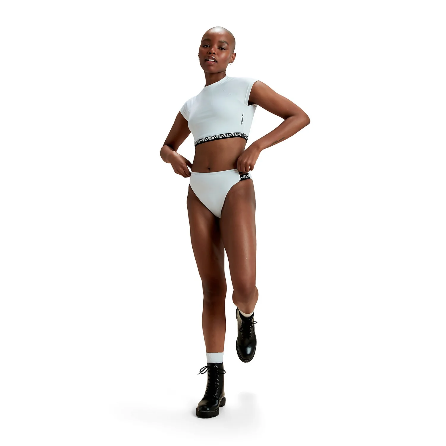 Speedo Flu3nte Solid Short Sleeve Logo Elastic Crop Top 7 Speedo Flu3nte Solid Short Sleeve Logo Elastic Crop Top - Image 5